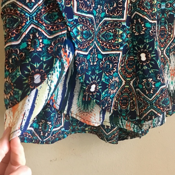 NWOT Gorgeous Layered Tulip Hem Flowy Shorts! - Picture 2 of 6